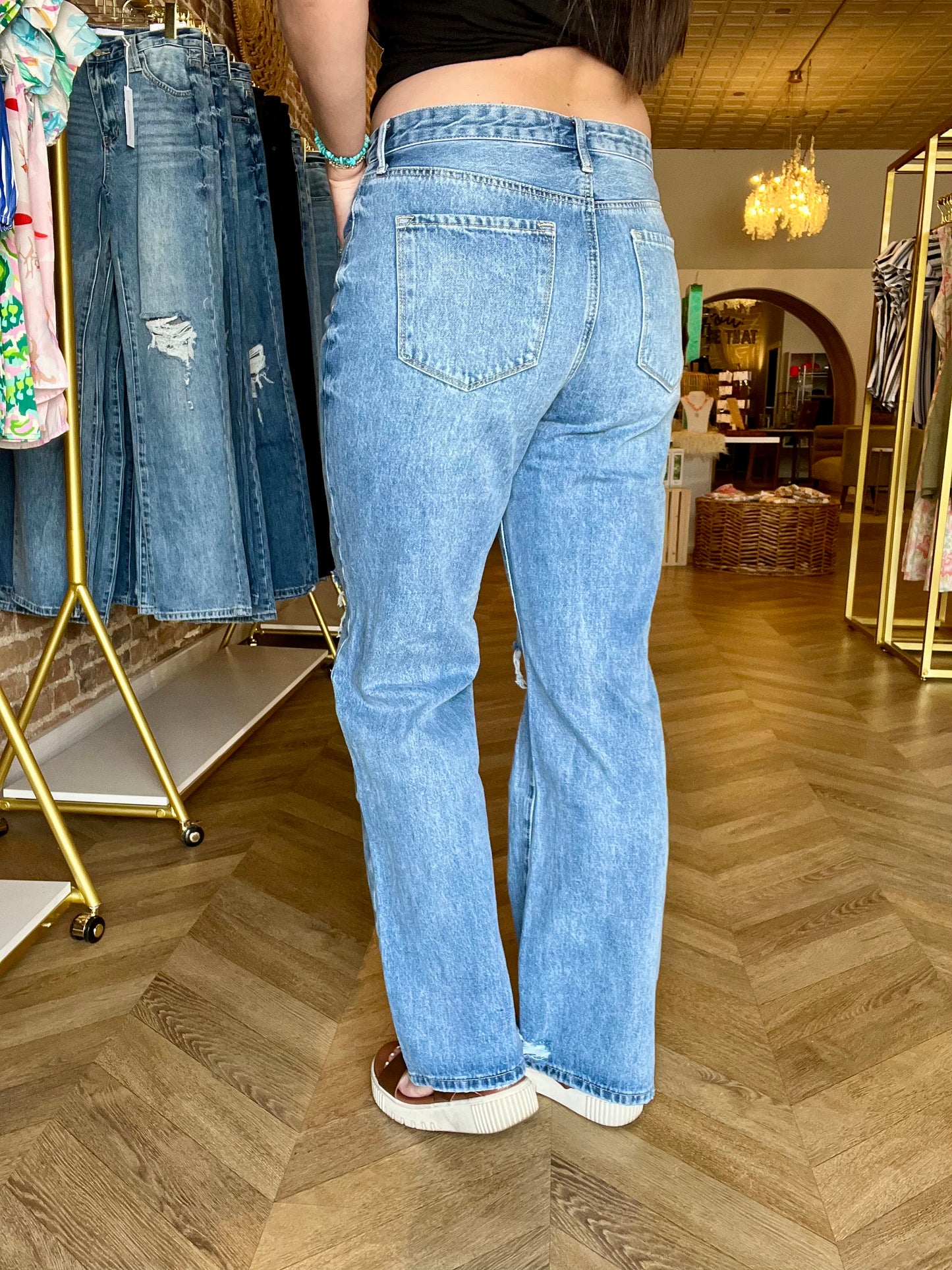 Maddie- High Rise 90's Straight Jeans